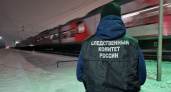 Поезд сбил пару рядом с Кировской областью: женщина погибла, мужчина травмирован