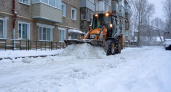 Кировчанам объяснили, куда жаловаться на заснеженные дворы и обледеневшие крыши