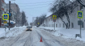 На заснеженных дорогах в Кирове машины сбили сразу четыре человека за один день