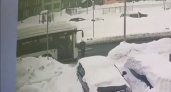 В Кирове жуткий момент наезда городского автобуса на женщину попал на видео