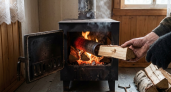 Топлю печь уже третий год одним "бесконечным поленом": как продлить горение дров без затрат