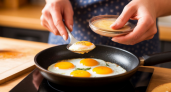 Не растительное масло и не сало: вот на чем придумали жарить яичницу опытные хозяйки - и это гораздо полезнее