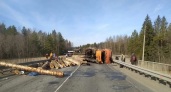Два дорожника пострадали в аварии с лесовозом на трассе в Слободском районе