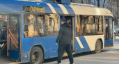"Ждем по часу автобус, а водители еще двери перед носом закрывают!": кировчане о проблемах с общественным транспортом