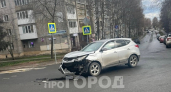 Водитель авто украинского производства пострадал в жесткой аварии в Кирове