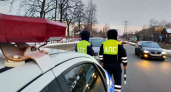 В ГАИ ответили - должен ли водитель выходить к инспектору, когда его остановили: или допускается просто опустить окно