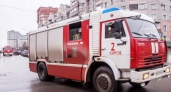 19 огнеборцев тушили мощный пожар в частном доме в Кирове