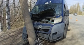 В Кирове фургон впечатался в столб, водитель скончался по пути в реанимацию