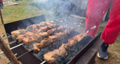 Перестаньте мучить мясо: самый сочный шашлык по рецепту Константина Ивлева за 10 минут