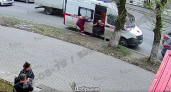 В Кирове страшный инцидент с каретой скорой и членом медбригады попал на видео