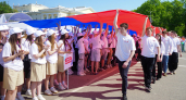 В Кирове на Театральной площади состоялся первый парад детских объединений