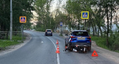 В Кирове два подростка на электровелосипеде влетели в иномарку, один травмирован
