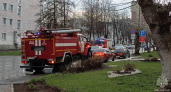 В Кирове легковая машина вспыхнула во время стоянки