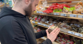 Не спешите выкидывать испорченные продукты - эксперт рассказал, с каких продуктов можно убрать плесень и есть дальше
