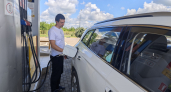 Можно ли заехать на заправку, если висит знак "Движение прямо"? Ответ из ПДД