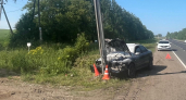 18-летняя девушка на Audi протаранила бетонный столб прямо на въезде в Киров