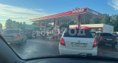 В Кирове водители продолжают стоять по 30 минут в очередях за бензином на АЗС