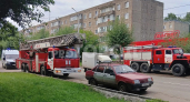 В Кирове 16 человек тушили мощный пожар в квартире на улице Некрасова