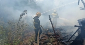 Шесть огнеборцев тушили пожар в двухэтажном здании в Кирове