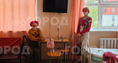 "Наши слезы и эмоции скрывают красные носы": десант больничных клоунов навестил в Кирове онкобольных детей