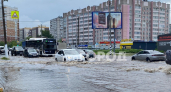 Четыре бригады рабочих спасают Киров от затопления во время мощного ливня