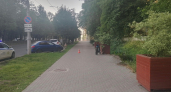 В Кирове школьник в шлеме на электровелосипеде травмировал женщину на тротуаре