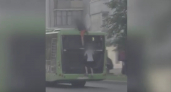 Шокирующее видео с катающимися на крыше автобуса детьми сняли в Кирове