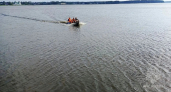 Пятеро подростков оказались на самодельном плоту посреди водохранилища в Омутнинске