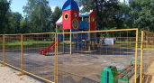 В Кирове огородили забором детскую площадку в парке у филармонии