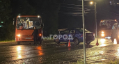 Водитель легковушки получил травмы в ДТП с городским автобусом в Кирове