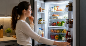 С приходом холодов переведите холодильник в «зимний» режим: иначе продукты начнут портиться