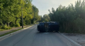 Опрокинутый внедорожник поперек улицы озадачил инспекторов в Кирово-Чепецке