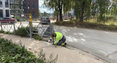 В Кирове у второго корпуса школы №32 оградили тротуар от дороги