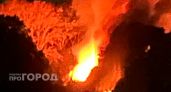 29 человек тушат огонь на территории бывшего КВАТУ в Кирове