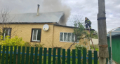 В Лебяжье мужчину экстренно увезли в больницу после сильного пожара в доме