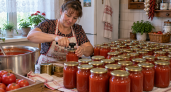 Томатный сок на зиму закрываю по 50 банок: всё равно мало — борщ с ним получается особенно насыщенным
