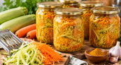 Вместо кабачковой икры на зиму делаю кабачки с карри: острая закуска с чесноком, для которой годятся даже переросшие кабачки