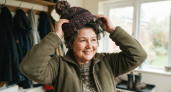 Так лучше не носить: шапки, которые удешевляют пуховик и делают лицо уставшим