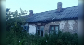 В Кировской области люди уже четыре года живут в разрушающемся доме