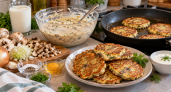 Беру стакан кефира и горсть грибов — жарю целую горку оладушек: вкуснее мясных