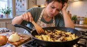 Лук или картофель: что отправлять на сковороду первым, чтобы получилось вкуснее