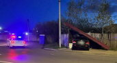 В Кирове пьяный угонщик без прав протаранил автобусную остановку