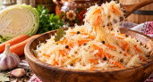 Хрустящая, без горечи и слизи: квашеная капуста своими руками — не испортится до лета