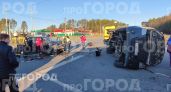 В Кирове на трассе столкнулись микроавтобус и легковушка: есть погибшие и много пострадавших