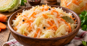 Не на глаз и не по привычке: старинная пропорция соли для квашеной капусты — работает всегда