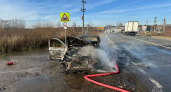 Полыхающую легковушку заметили у переезда в Кирово-Чепецком районе