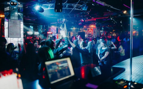 Сегодня эротический дуэт STRIP TWINS (Н. Новгород) в РЦ NEON