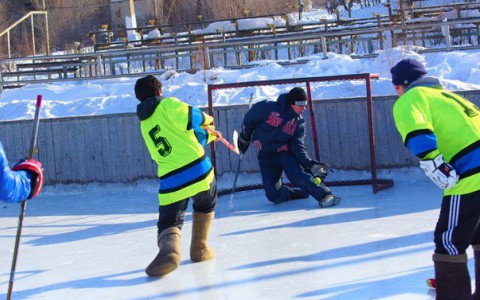 На Театральной площади кировчане сыграют в хоккей
