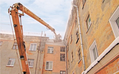 Чистим не только дворы, но и крыши