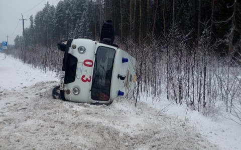 В Кировской области перевернулась «скорая»